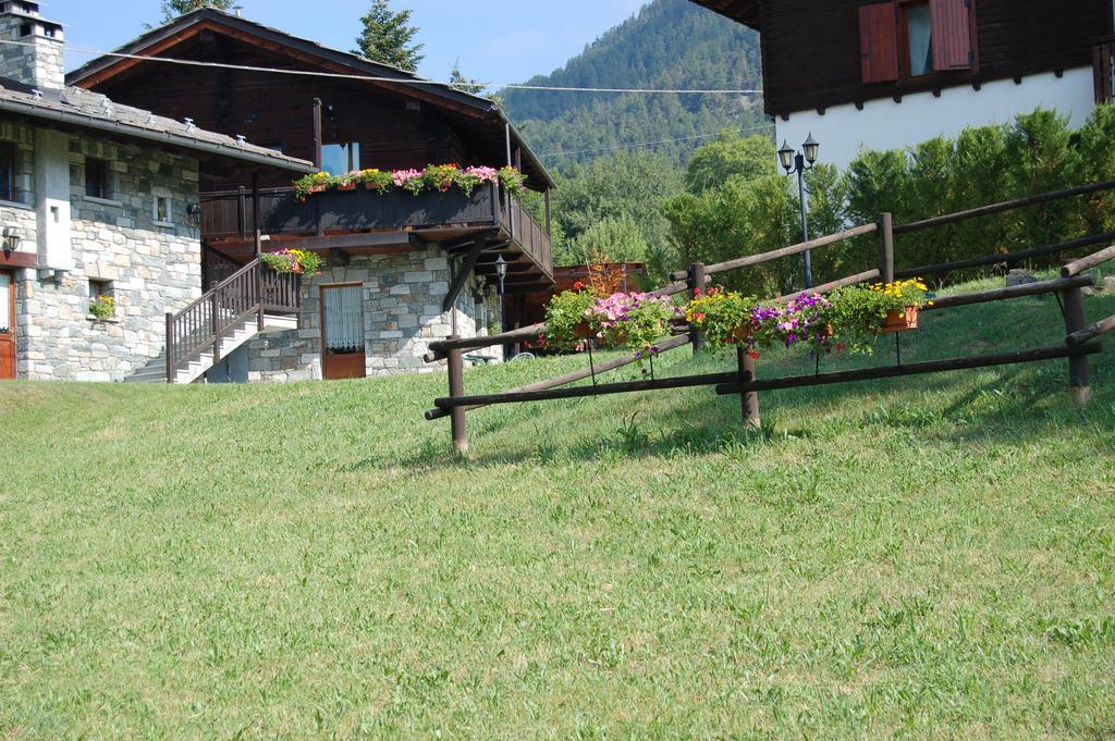 Residence Foyer D'Antan Brusson Exterior photo